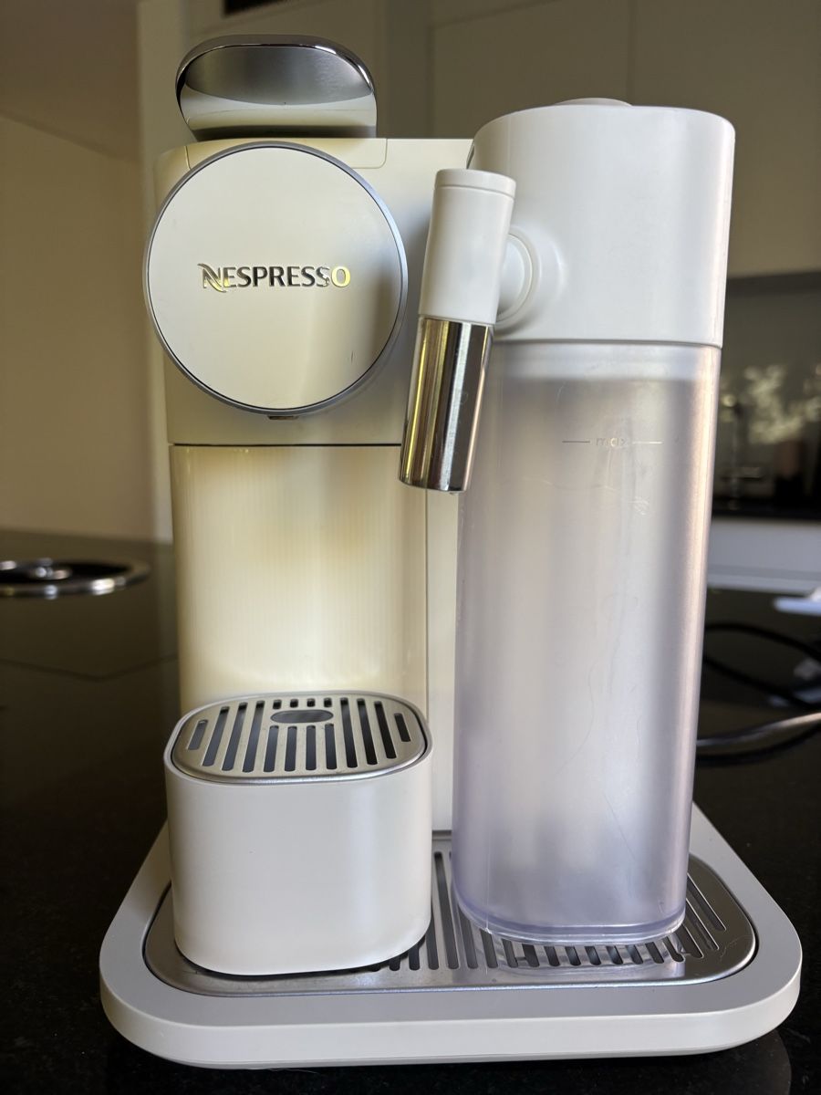 Nespresso Macchine per caffè & Macchine per espresso: Nespresso Gran Lattissima White – Usato da Uznach venduto da fabiennejoelle 1
