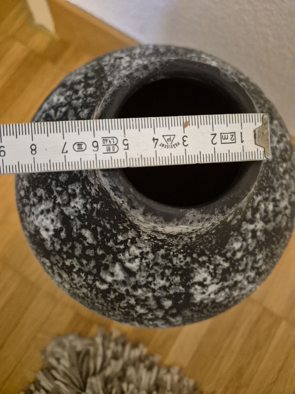 Vasen & Gefässe: Vase schwarz-weiss gemustert Keramik H25cm guter Zustand – Neu (gemäss Beschreibung) aus Altdorf UR von S.f.1 2