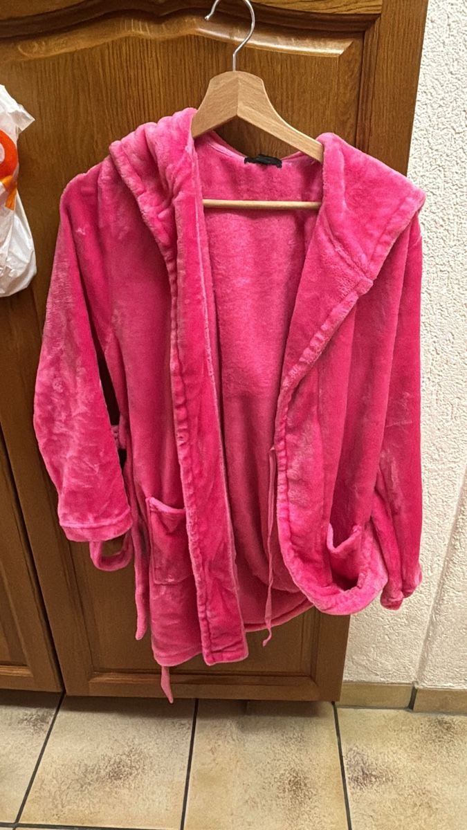 Accappatoi: Damen Bademantel pink grösse 38, gebraucht – Usato da gretzenbach venduto da mic_cvj6