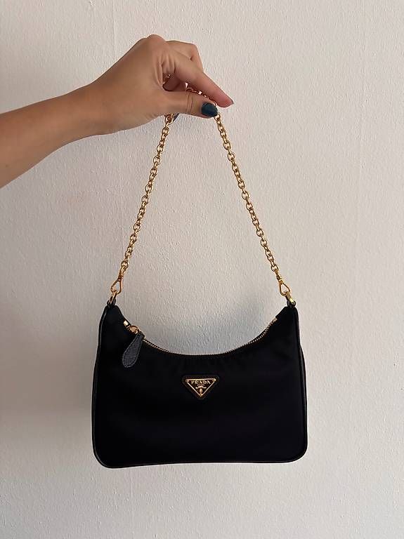Borse da donna: Prada Re-Edition 2005 Re-Nylon – Nuovo e nell'imballaggio originale da Pfäffikon SZ venduto da mariapetrowich 2