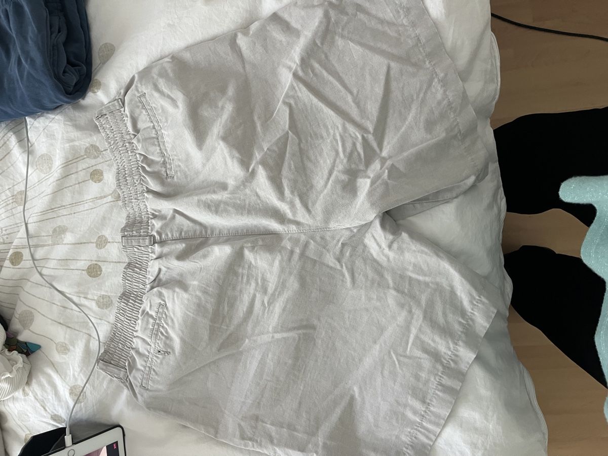 Pantalons: Beige Cargo Männer Shorts  – D'occasion à Zürich par alyaneee 1