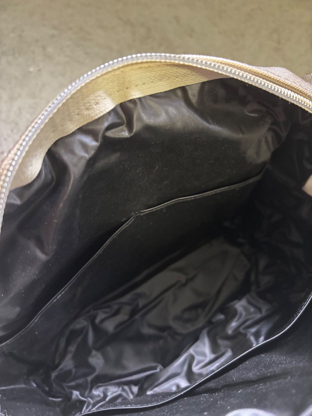 Kosmetikkoffer: Kosmetiktasche / Kulturbeutel, goldfarben – Gebraucht aus Sonterswil von VD-Service 4