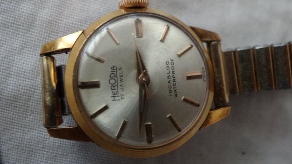 Montres: HERODIA  KLEINE DAMEN UHR .HANDAUFZEUG.17J.LAUFT-- – D'occasion à zürich par ahmad01