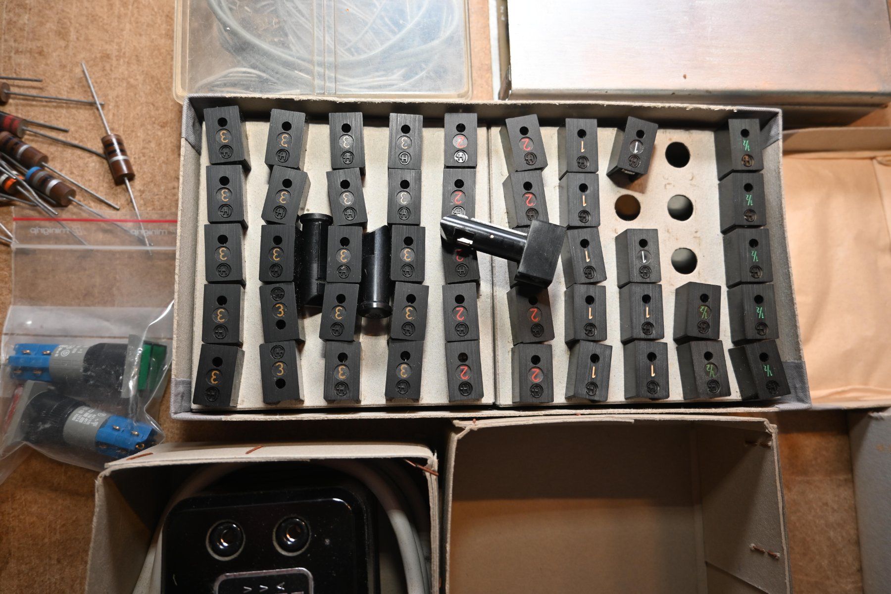 Modellini di ferrovie: Diverse Stecker Bastelware gem Fotos – Usato da Laupen ZH venduto da Zmoewe 4