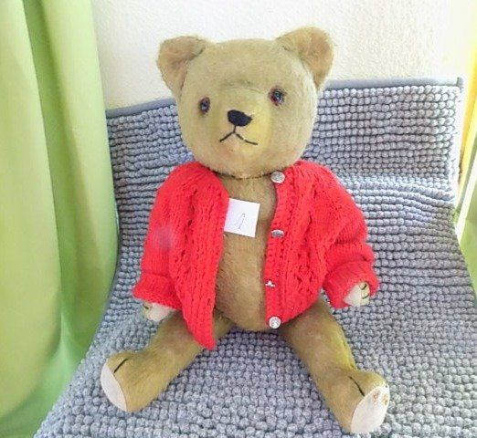 Giocattoli: Teddybär antik mit roter Strick- Jacke 45 cm – Usato da Remigen venduto da Benicello