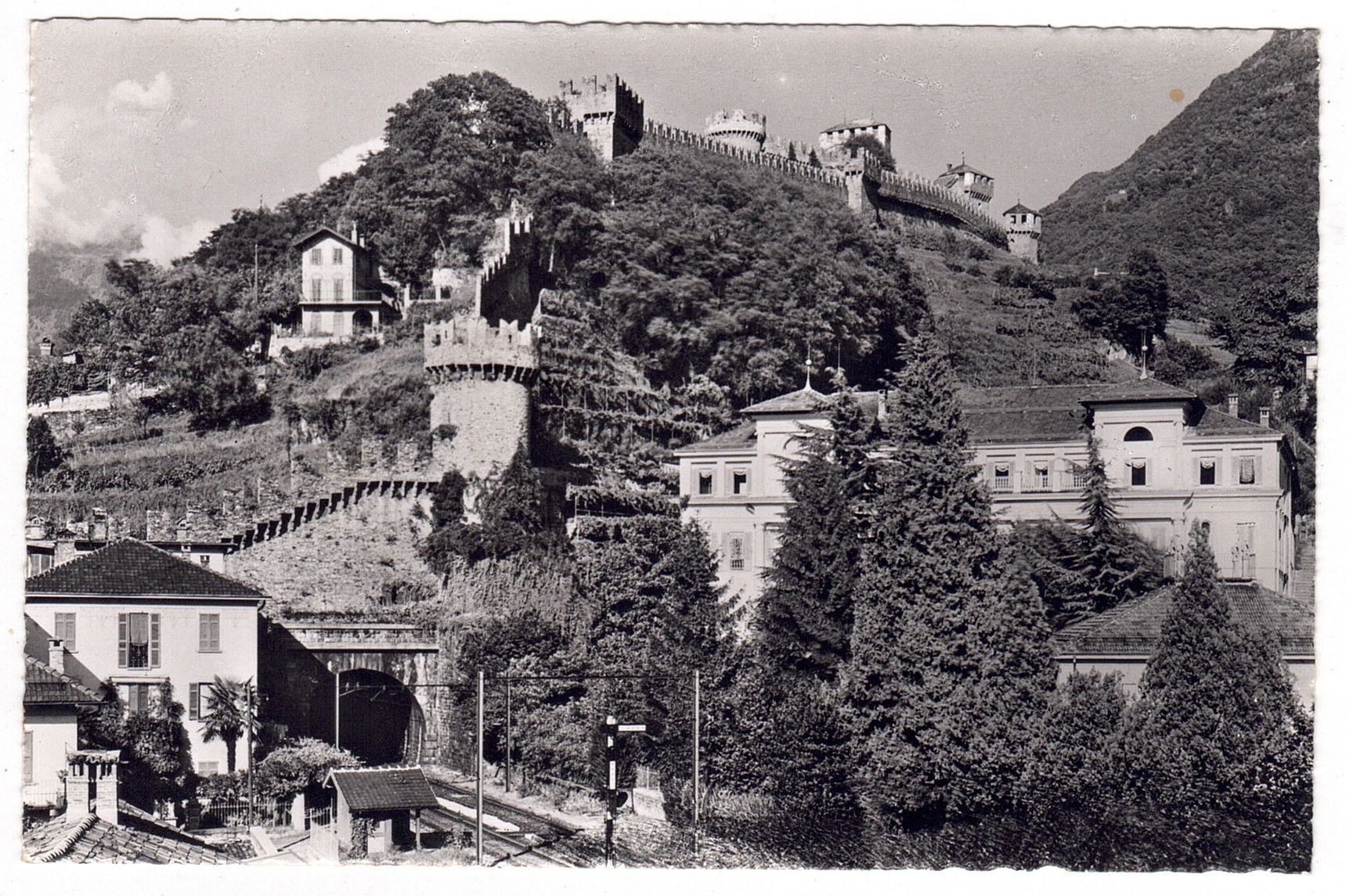 Ansichtskarten: Bellinzona – Gebraucht aus La Tour-de-Peilz von amjust