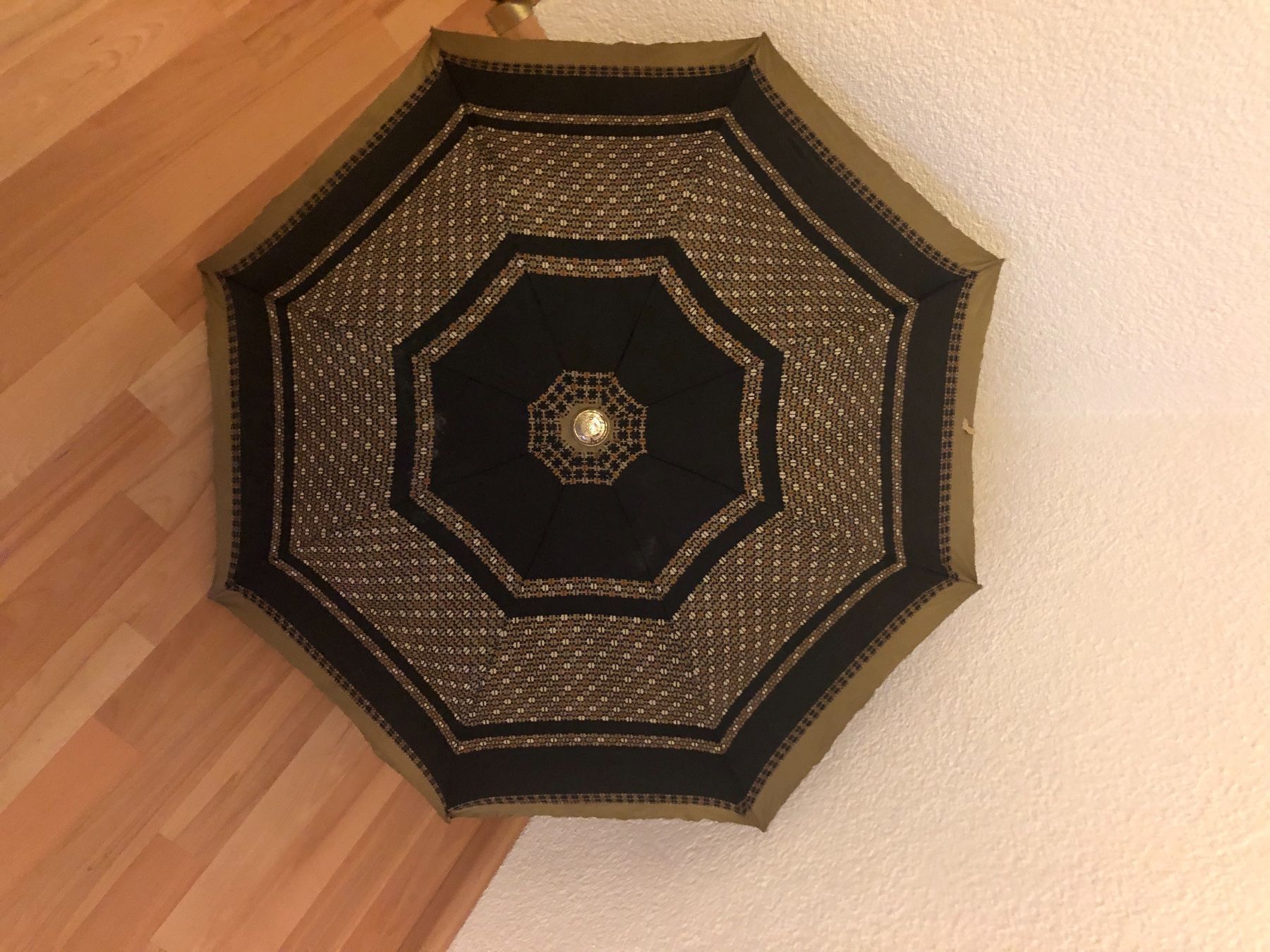 Ombrelli: Regenschirm – Usato da Schlieren venduto da Flower5