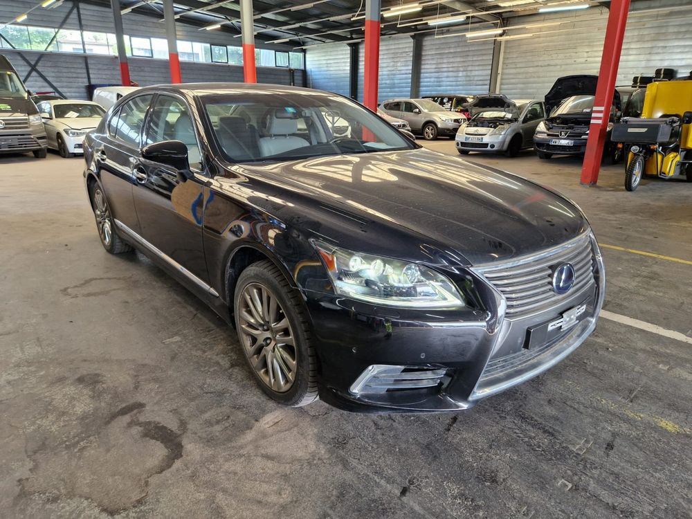 LEXUS LS 600h 5.0 V8 excellence AWD Automatic 2