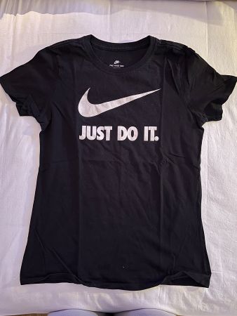 3 Nike T-Shirts