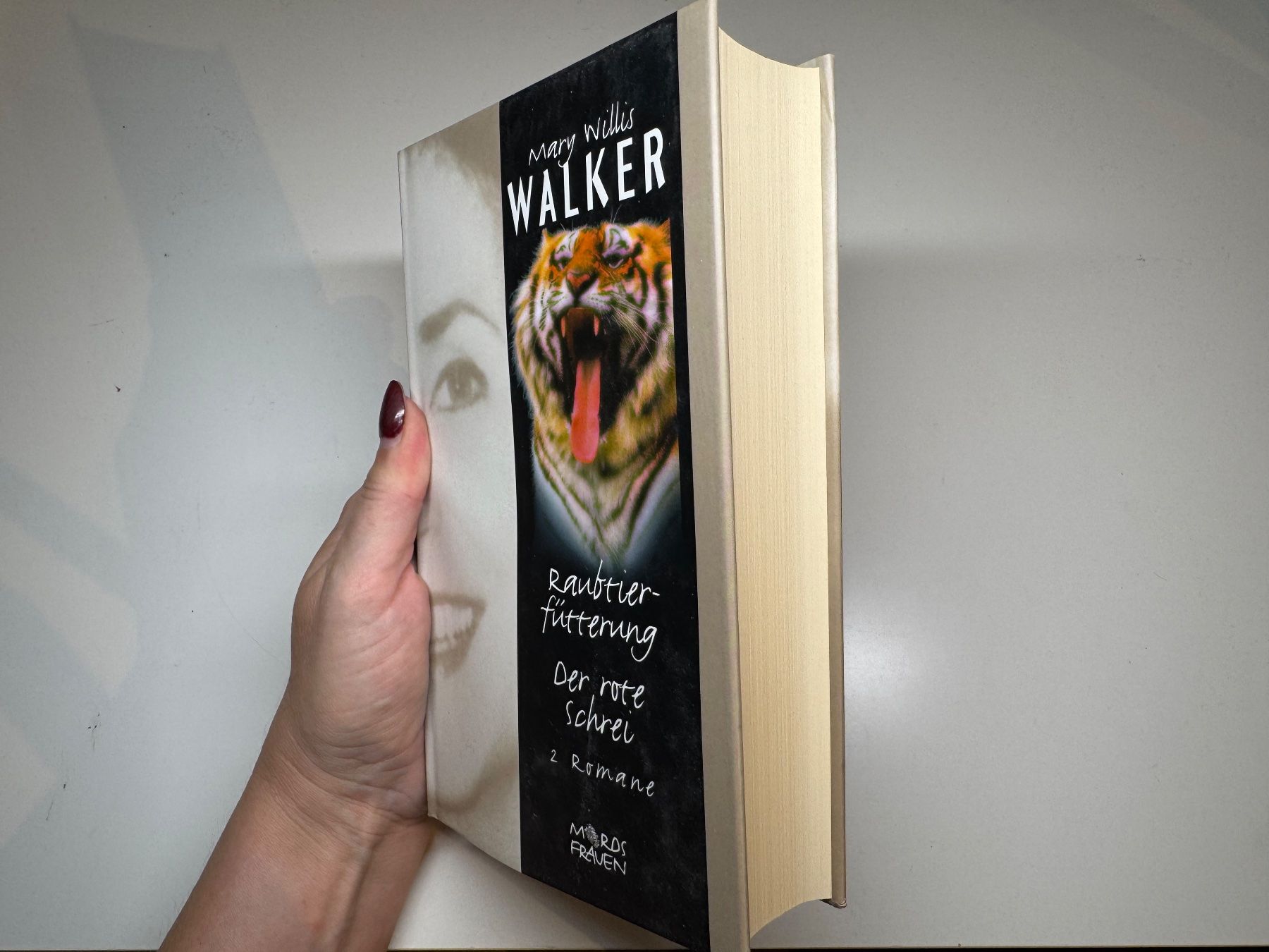 ROMAN: Mary Willis Walker, Raubtierfütterung, Der rote Schre (Gebraucht ...