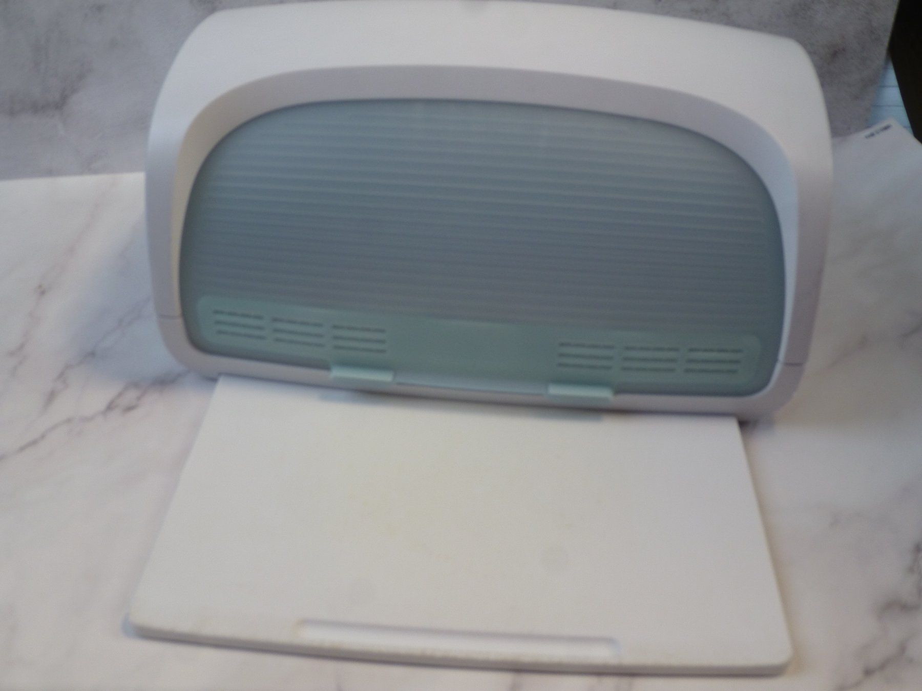 Contenitori & Simili: Original Tupperware BreadSmart mit ausziebar Schneidebrett – Usato da Nassenwil venduto da ric_55ql 1