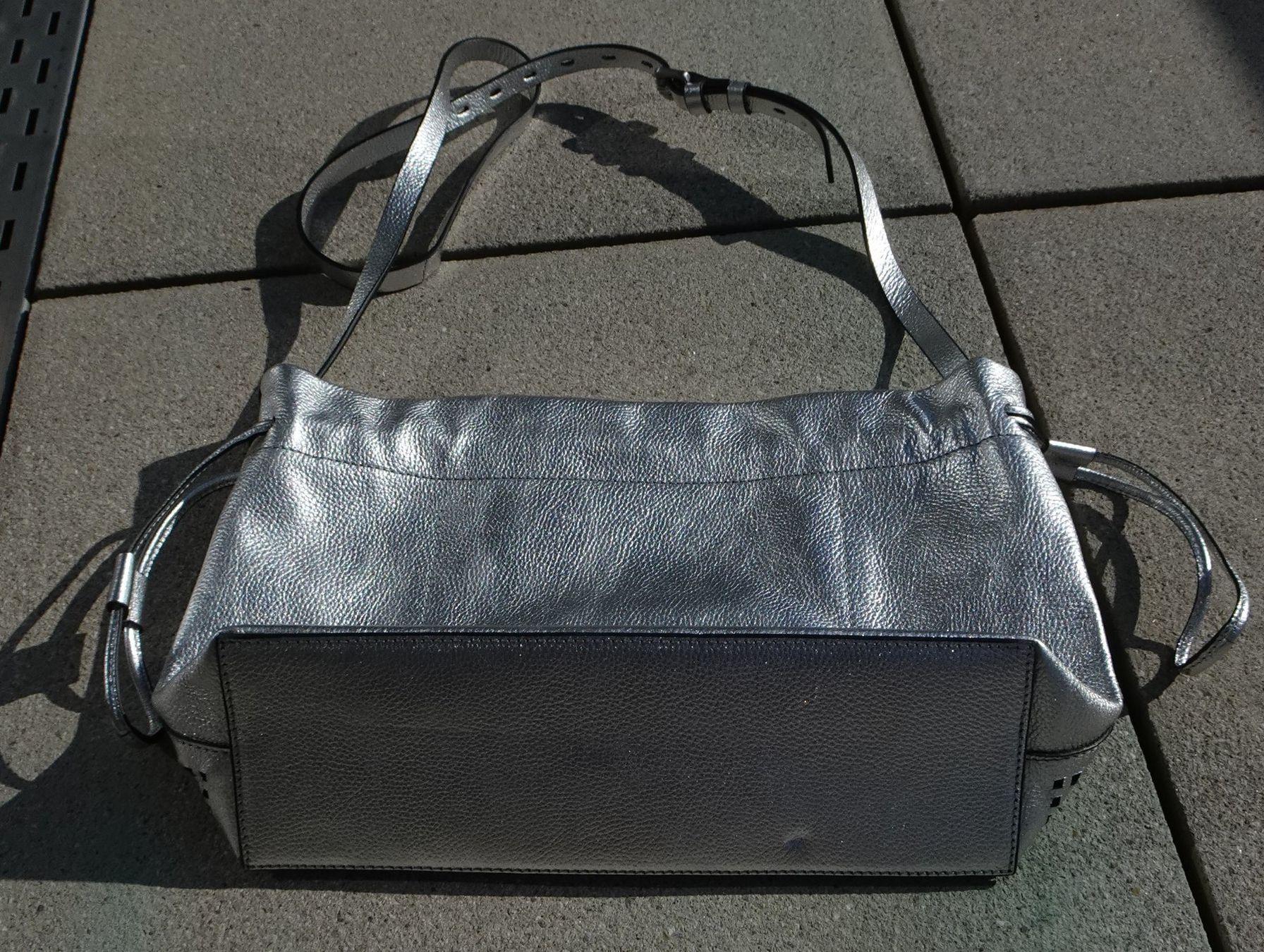 Esprit Borse da donna: Esprit Umhängetasche silber Leder Tasche – Usato da Winterthur venduto da blumeblau77 3