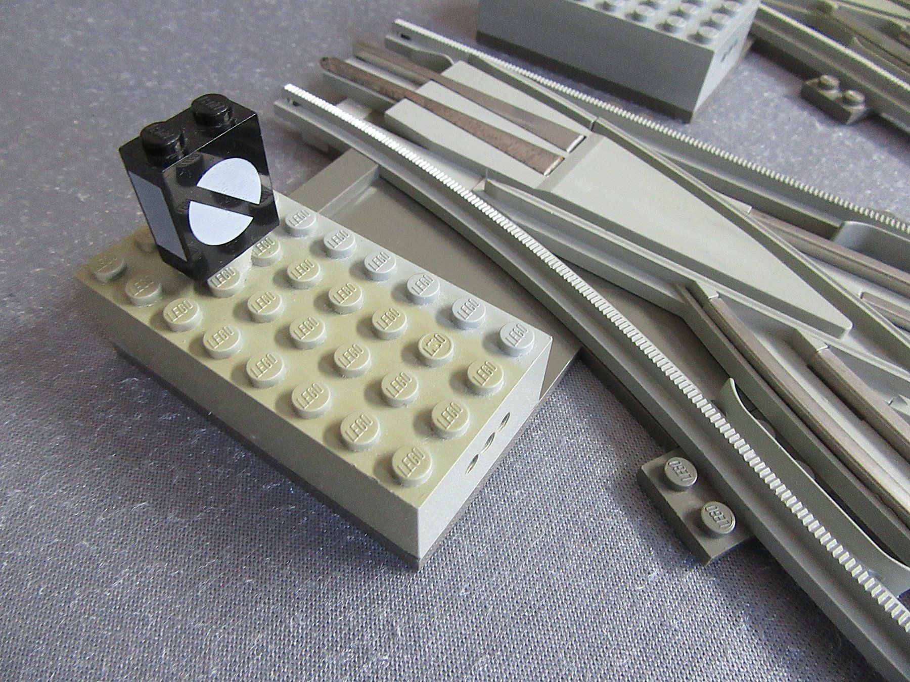 Lego Kit di costruzioni: Lego - 2 alte Eisenbahn Weichen hellgrau - ab CHF 5.00 – Usato da Auenstein venduto da Padabimbim 2