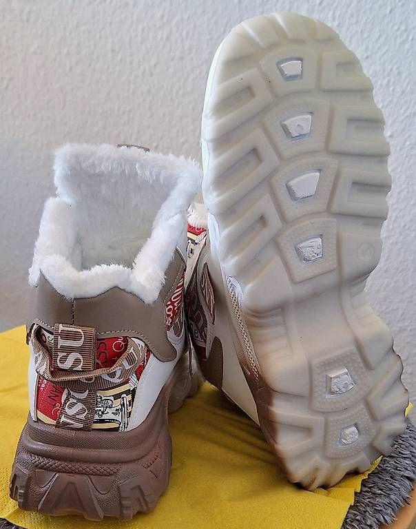 Damenschuhe: Damenschuhe, 1 Paar Flauschis... – Gebraucht aus Reinach BL von kri_v5yj 4