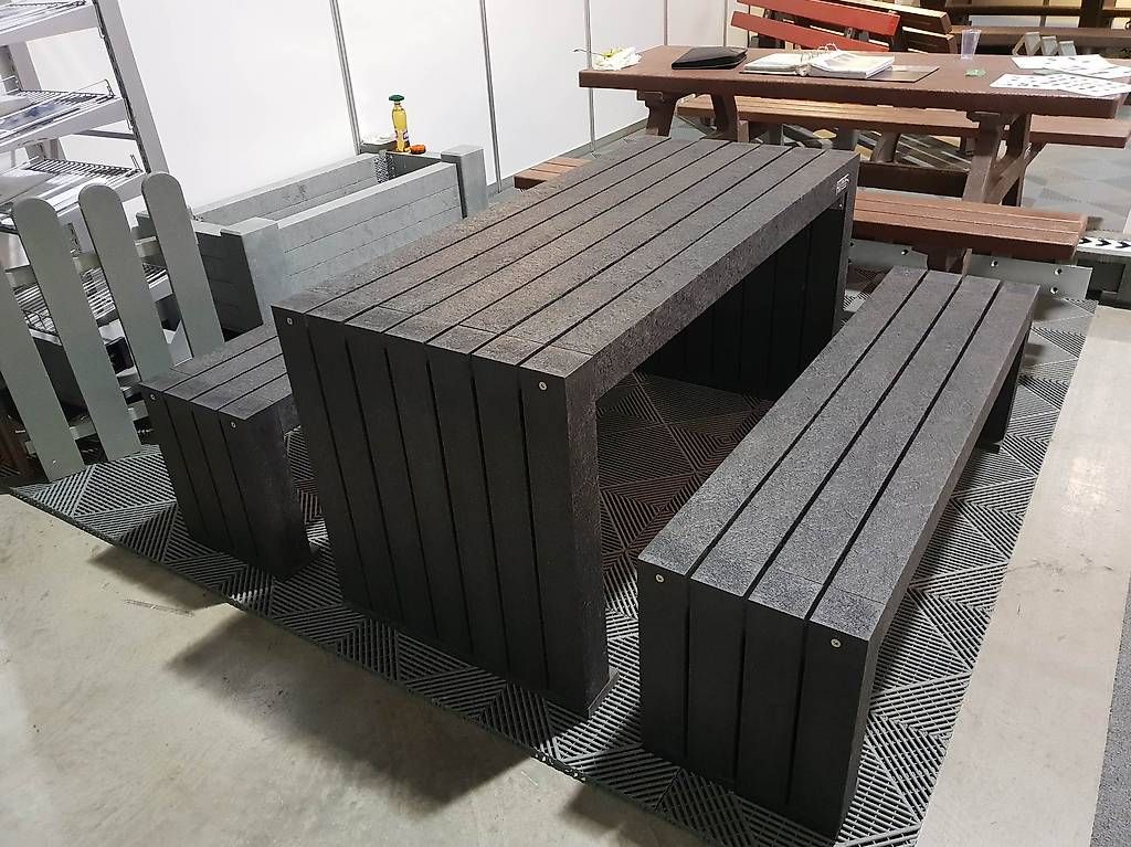 Set di tavolo e panche: Table de jardin table extérieur terrasse balcon type City – Nuovo e nell'imballaggio originale da Tavannes venduto da .Rochat. 1