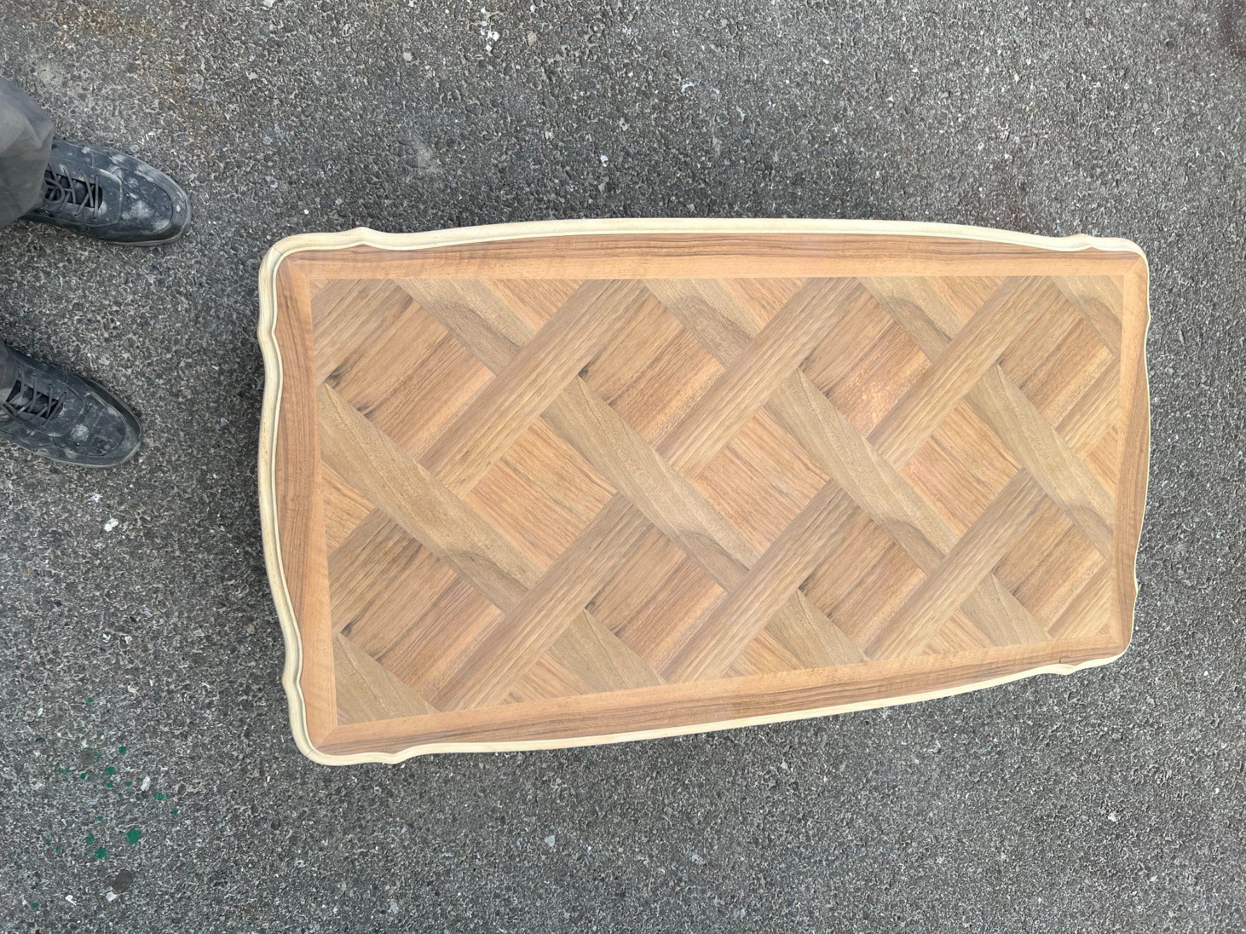 Tische: ART 981-H Table basse marquetée sablé – Gebraucht aus Pont-La-Ville von BCMGLEAL