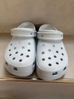 Crocs mit Plateau