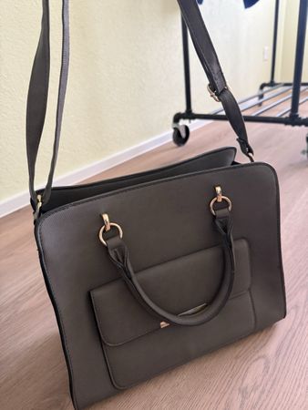 Damen Handtasche grau mit Trageriemen guter Zustand