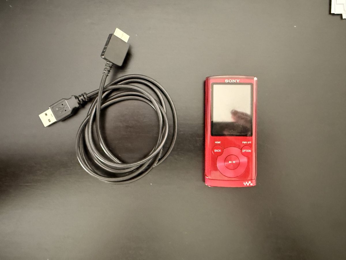 Sony Tragbarer Mediaplayer: Sony Walkman NWZ-E453 Rot – Gebraucht aus Brittnau von ToastbrotT 1