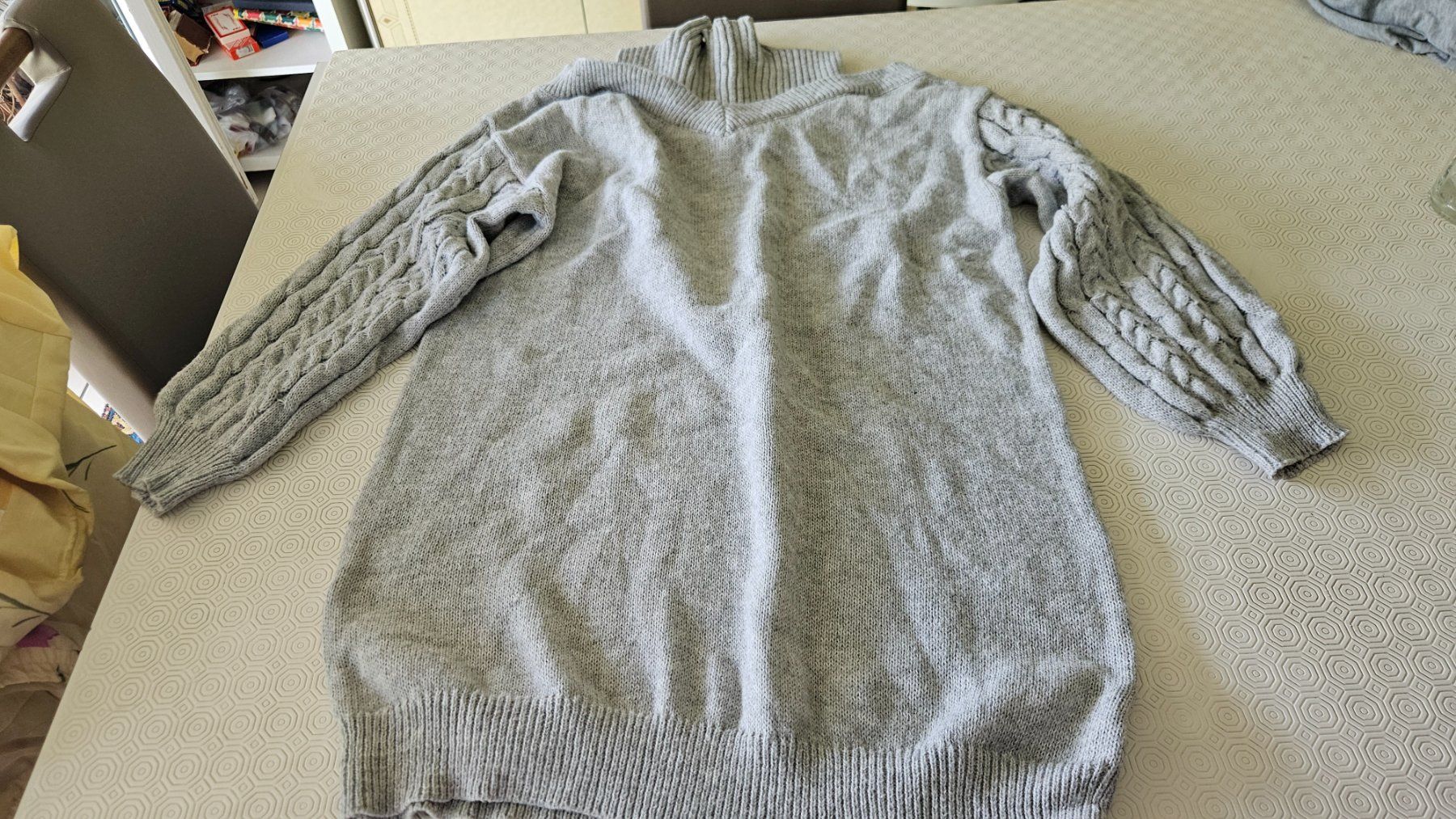 Shein Maglioni & Felpe: Maglione grigio chiaro Shein tg.L – Usato da Melano venduto da H-Sara