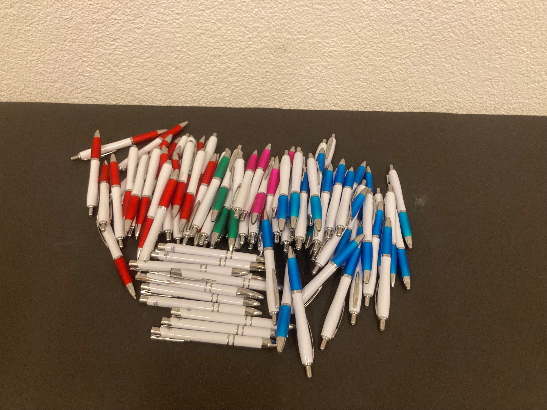 Stifte & Marker: Kugelschreiber Restposten, 100 Stück gemischt – Neu (gemäss Beschreibung) aus Neuenhof von jorogo 1