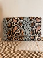 Clutch in Schlangenoptik H&M