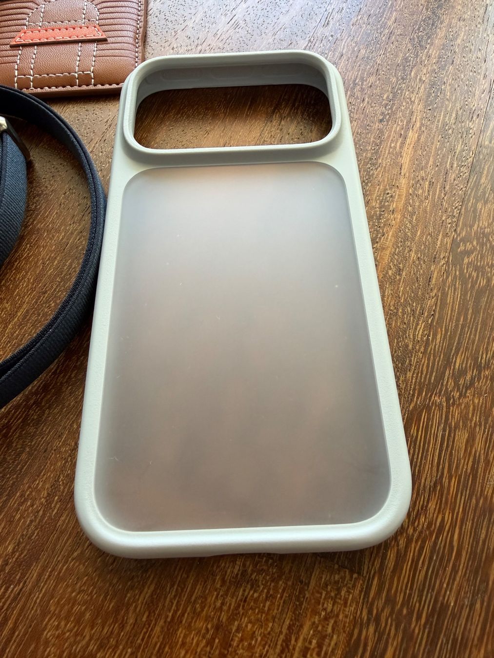 Apple Coques & Protection écran: iPhone 17 Pro Torras Case + Wallet + Crossbody Strap – D'occasion à Ennetbaden par miboo 3