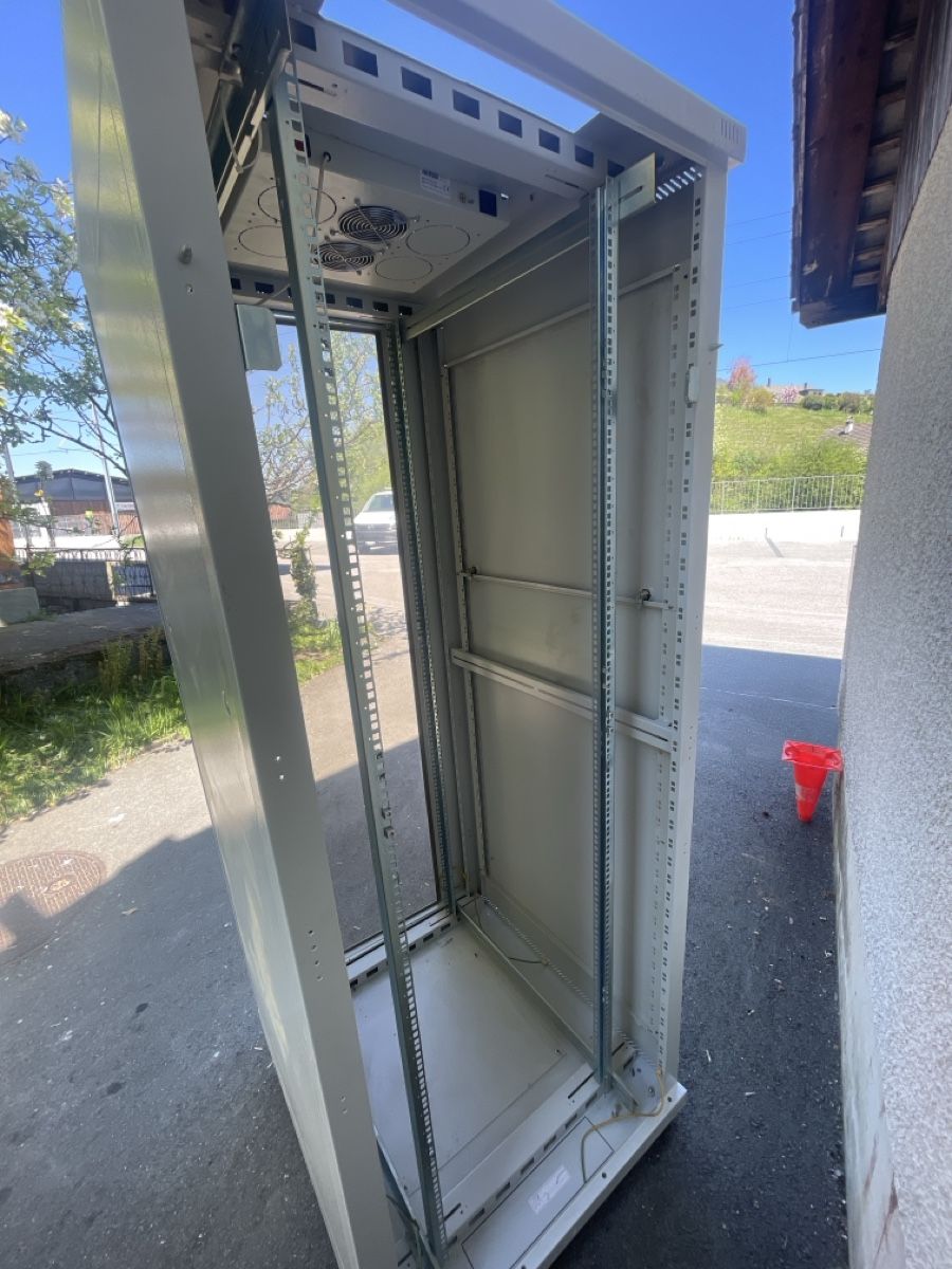 Racks & Cavalletti: Server Schrank 19 Zoll, Triton – Usato da Zollbrück venduto da Bawz 4