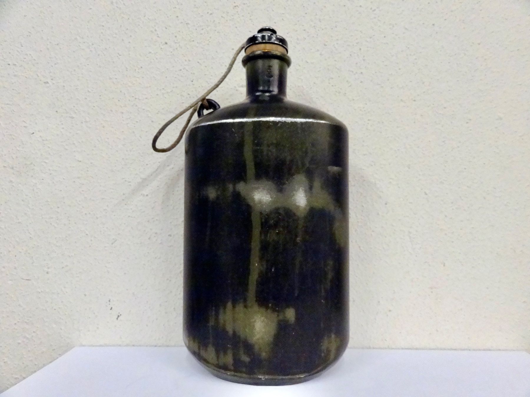 Schweizer Armee Attrezzatura & Pezzi di ricambio: Feldflasche MB 1940 mit Becher SIGG 1971 Schweizer Armee – Usato da Kerzers venduto da bottlesandboxes 4