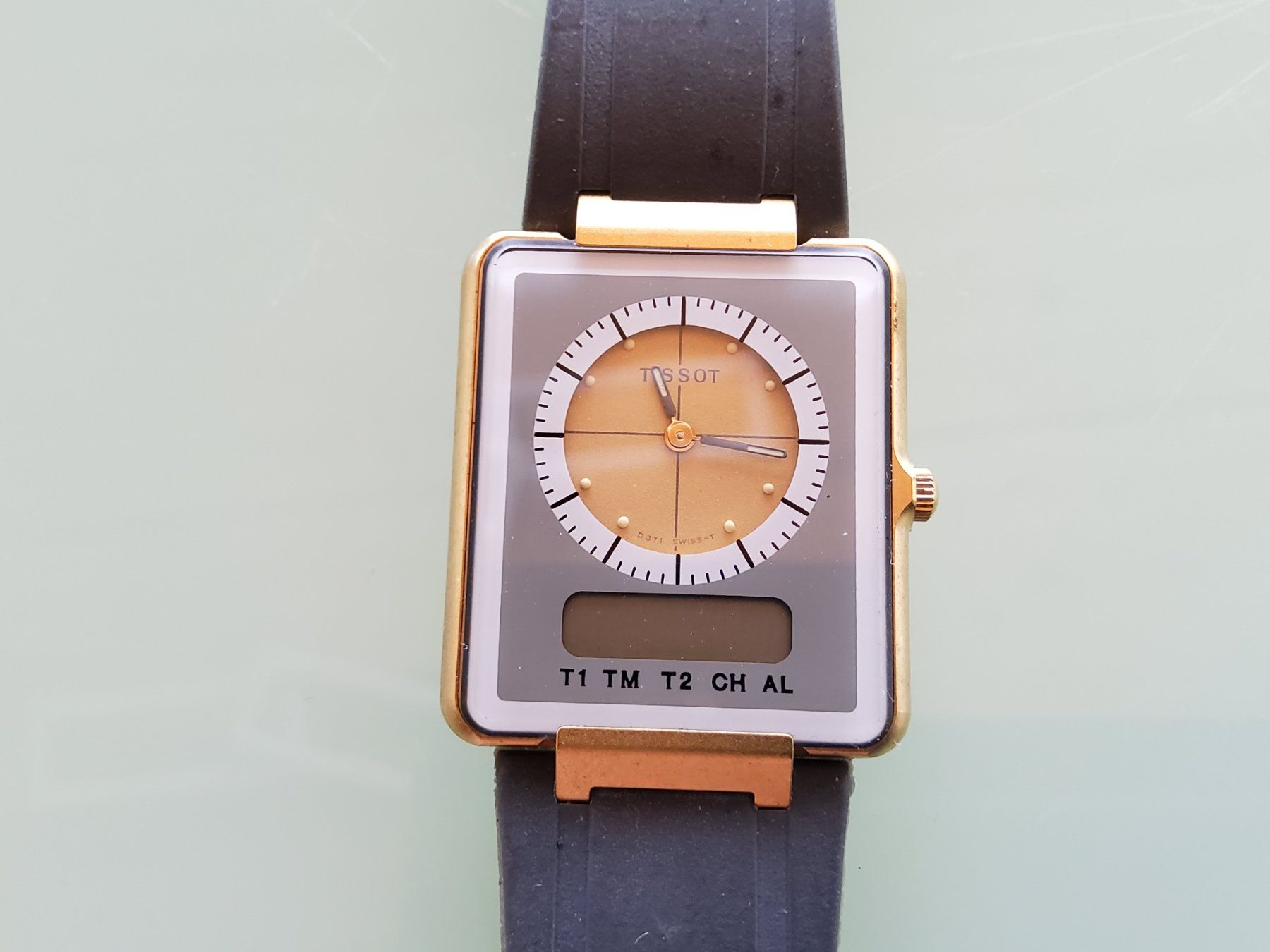 Tissot Montres: Montre bracelet Tissot Twotimer  – Défectueux à Malleray par Broc-Mo 3