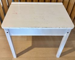 Kinderschreibtisch / Basteltisch aus Holz mit Stauraum