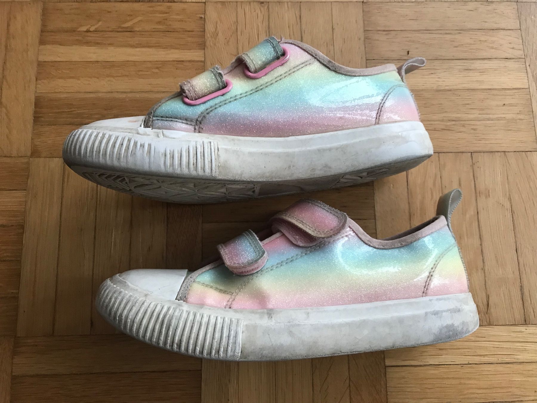 Scarpe per ragazze: Mädchen Schuhe mit Glitzer-Regenbogen-Farben Grösse 32 – Usato da Emmenbrücke venduto da Hathor123 2