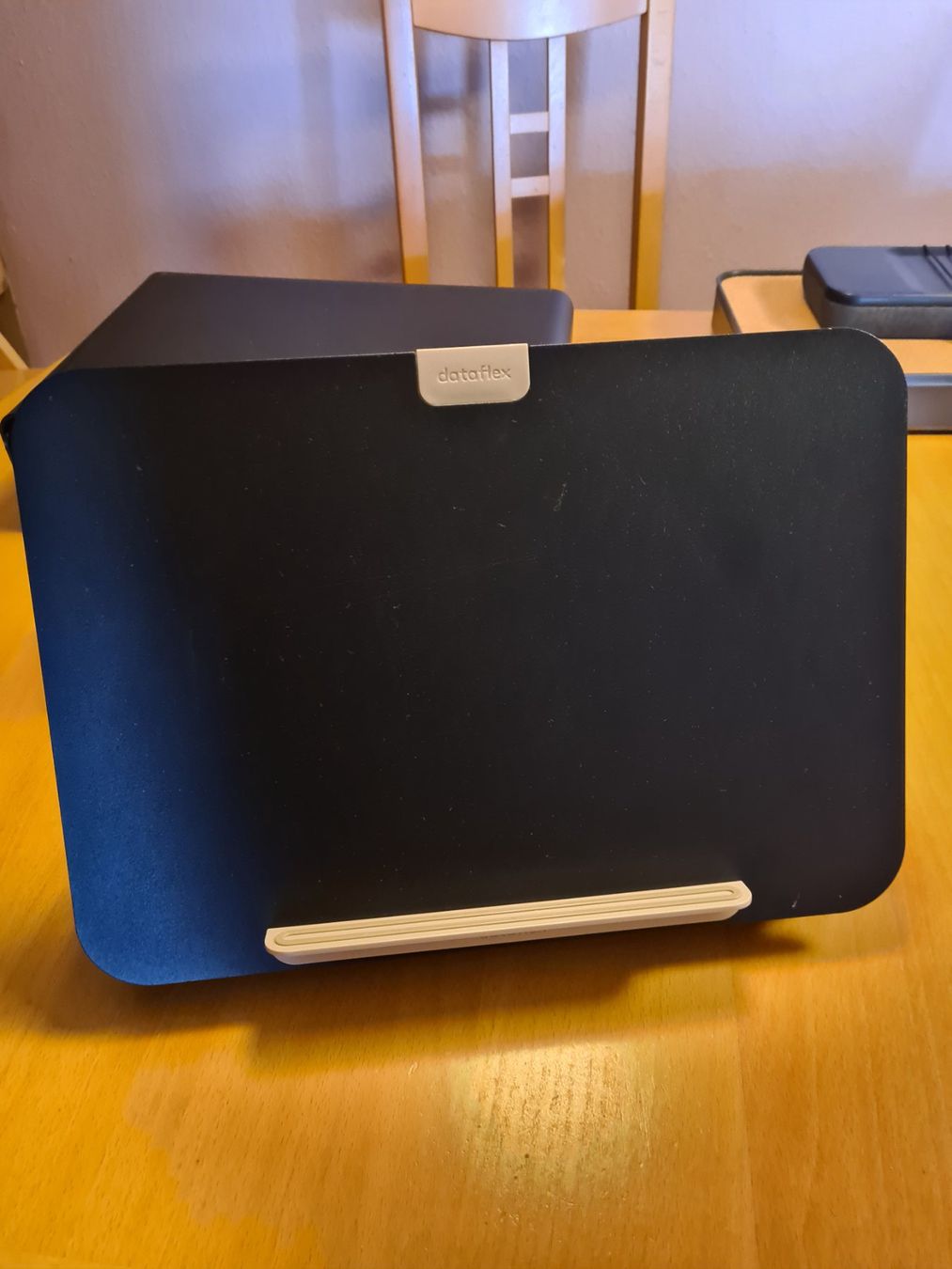 Staffa per monitor: DATAFLEX Addit Bento Rehausseur d'écran et boîte Bento – Usato da Nyon venduto da Dap_j77s 8