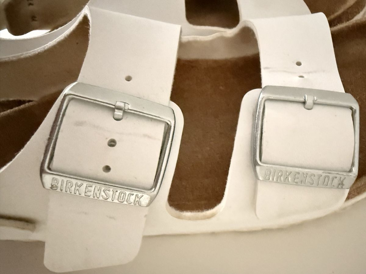 Birkenstock Scarpe da donna: White Birkenstock Sandals, Size 39 – Usato da Zollikerberg venduto da MK-13