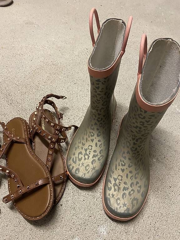 Chaussures filles: 2 Paar Schuhe Gr. 34 – D'occasion à Bachs par diesunddas13
