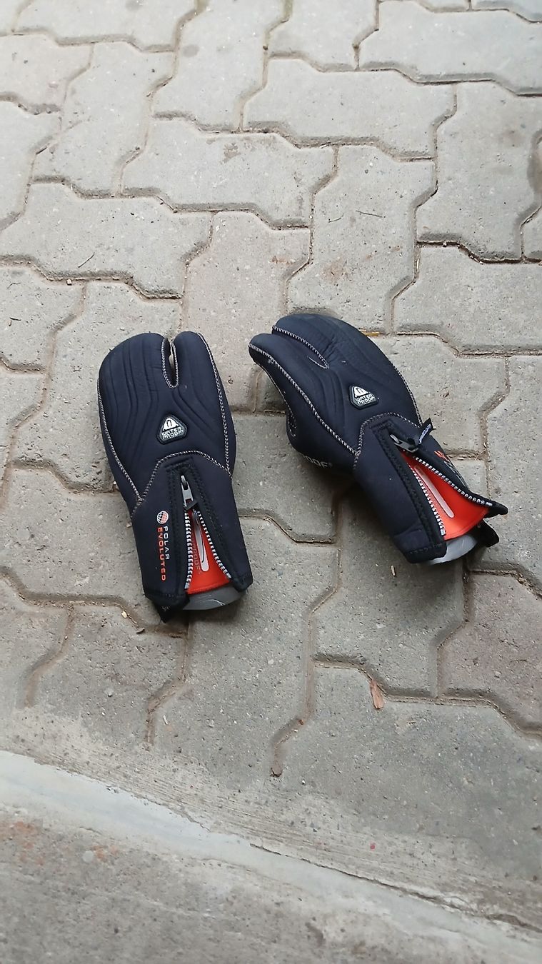 Guanti & manicotti: Taucher Handschuhe, Waterproof G1 7 mm – Usato da Aarberg venduto da retoc0102