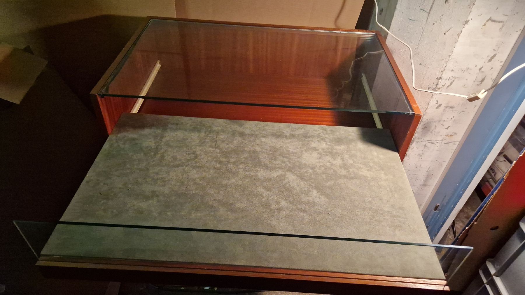 Vitrines: Vitrine aus Glas und Holz – D'occasion à Zürich par anna.caterina 1