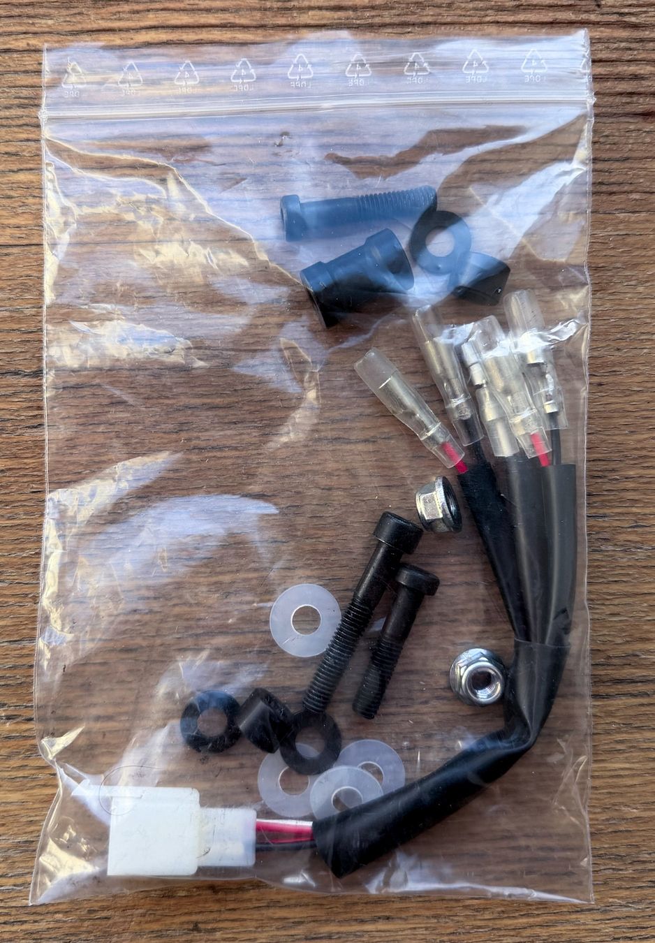 Aprilia Alle Motorradersatzteile: Support de plaque aprilia 1100 RSV4 / Tuono V4 (2021-2024) – Gebraucht aus Belfaux von tmail 2