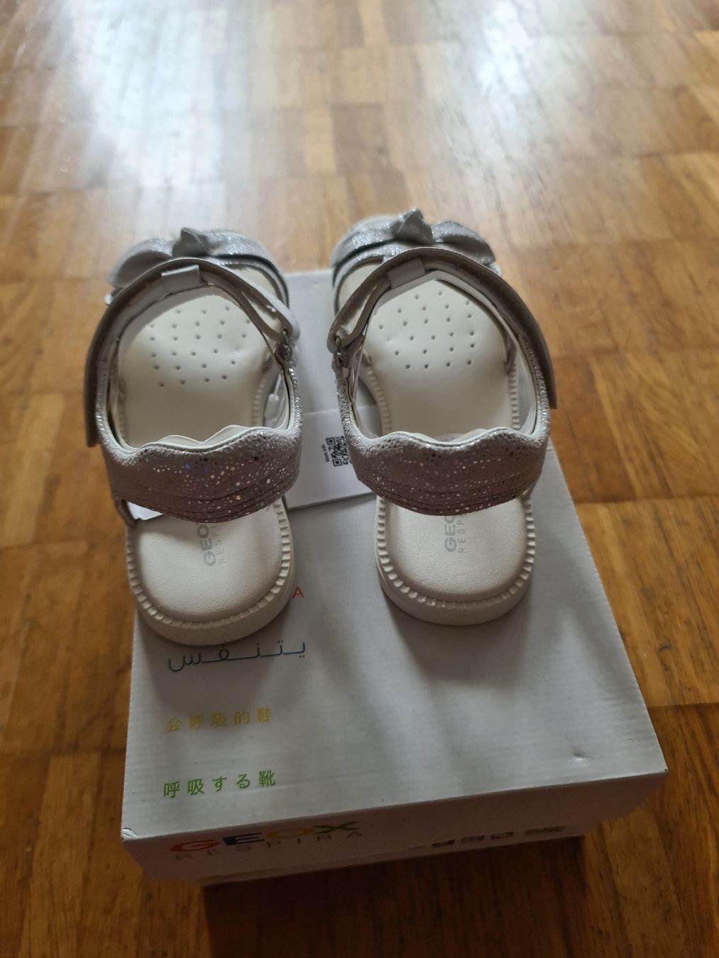 Geox Scarpe per ragazze: Geox Sandale neu gr 34 – Nuovo e nell'imballaggio originale da Emmenbrücke venduto da gatasalvache 2