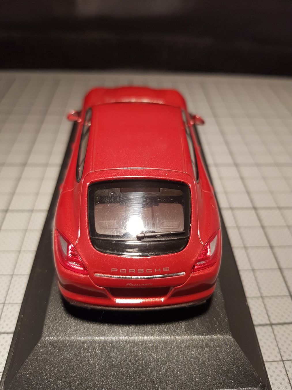 Porsche Modellini d'auto: Porsche Panamera – Nuovo e nell'imballaggio originale da Chézard-St-Martin venduto da AlPat-Collections 3