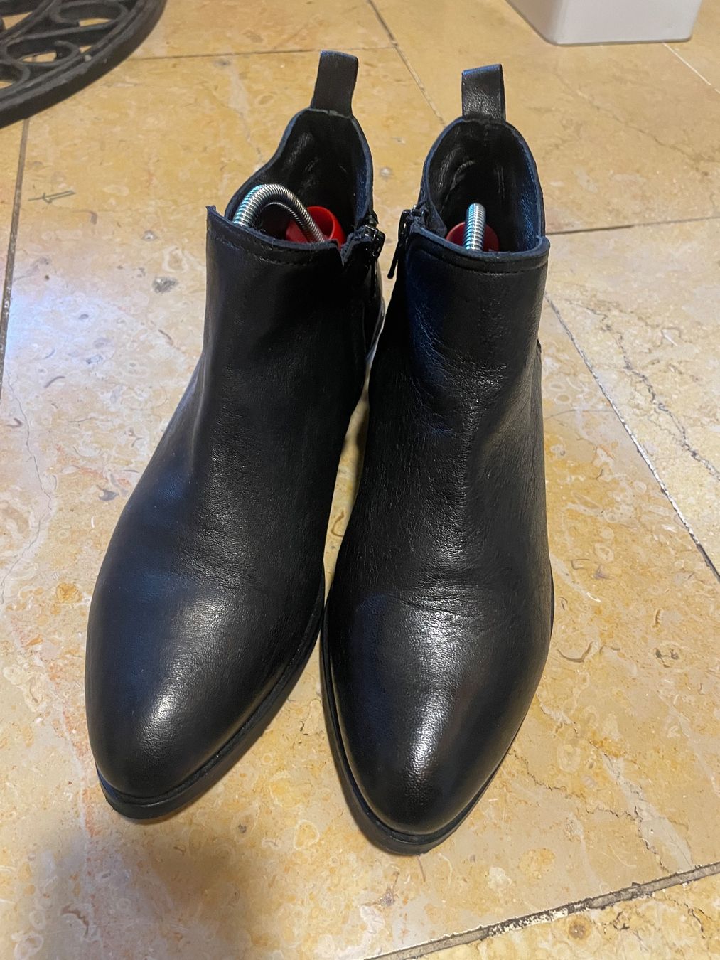 Damenschuhe: Schwarze Leder-Boots mit Nieten Gr. 38 – Gebraucht aus Zürich von Chr_81 1