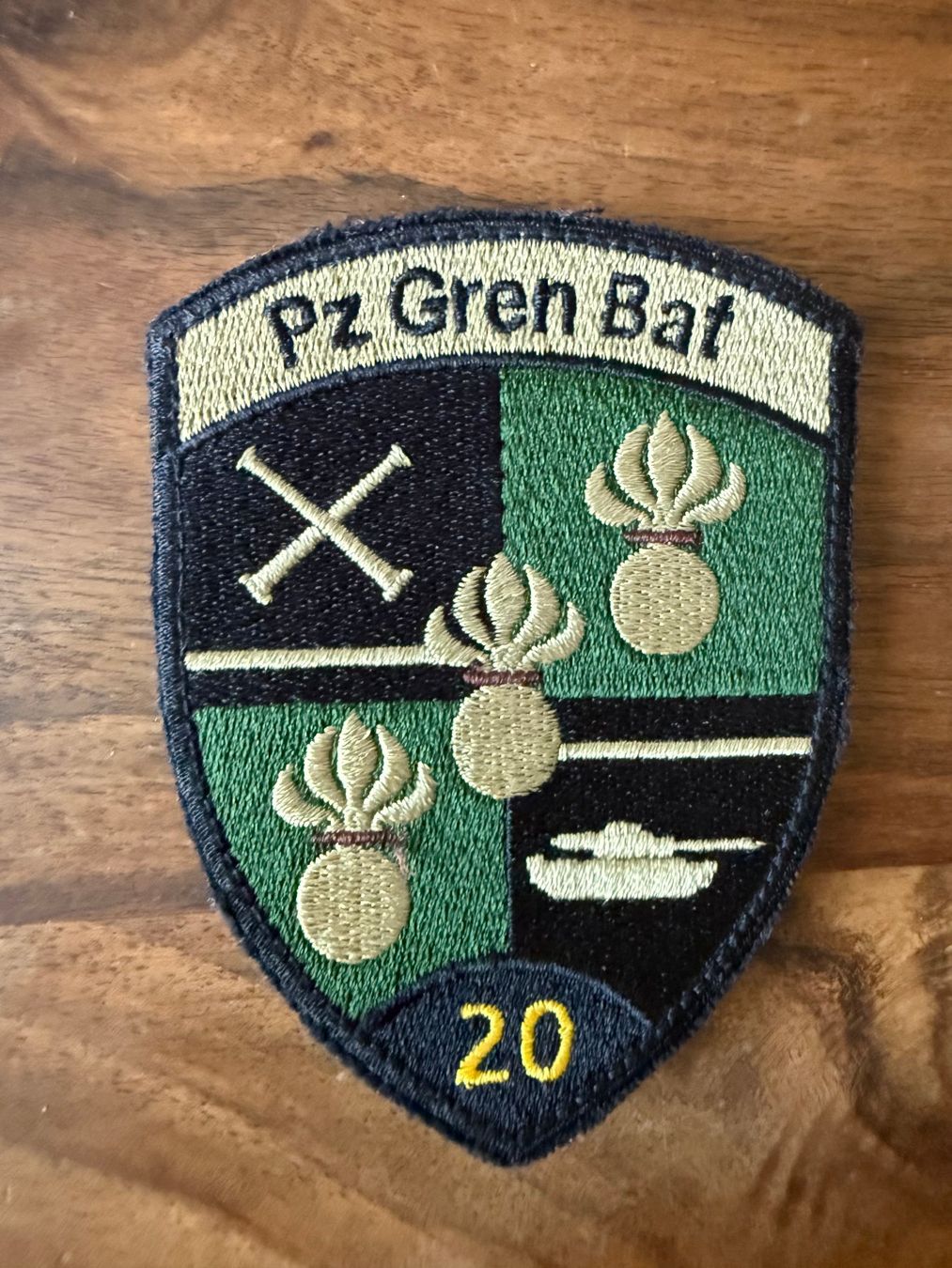 Schweizer Armee Plaketten & Abzeichen: Patch velcro Armée XXI - Panzer Grenadier Bataillon 20 – Neu (gemäss Beschreibung) aus La Tour-de-Peilz von laurent1979
