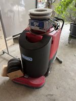 Scheuersaugmaschine (Batteriebetrieben)