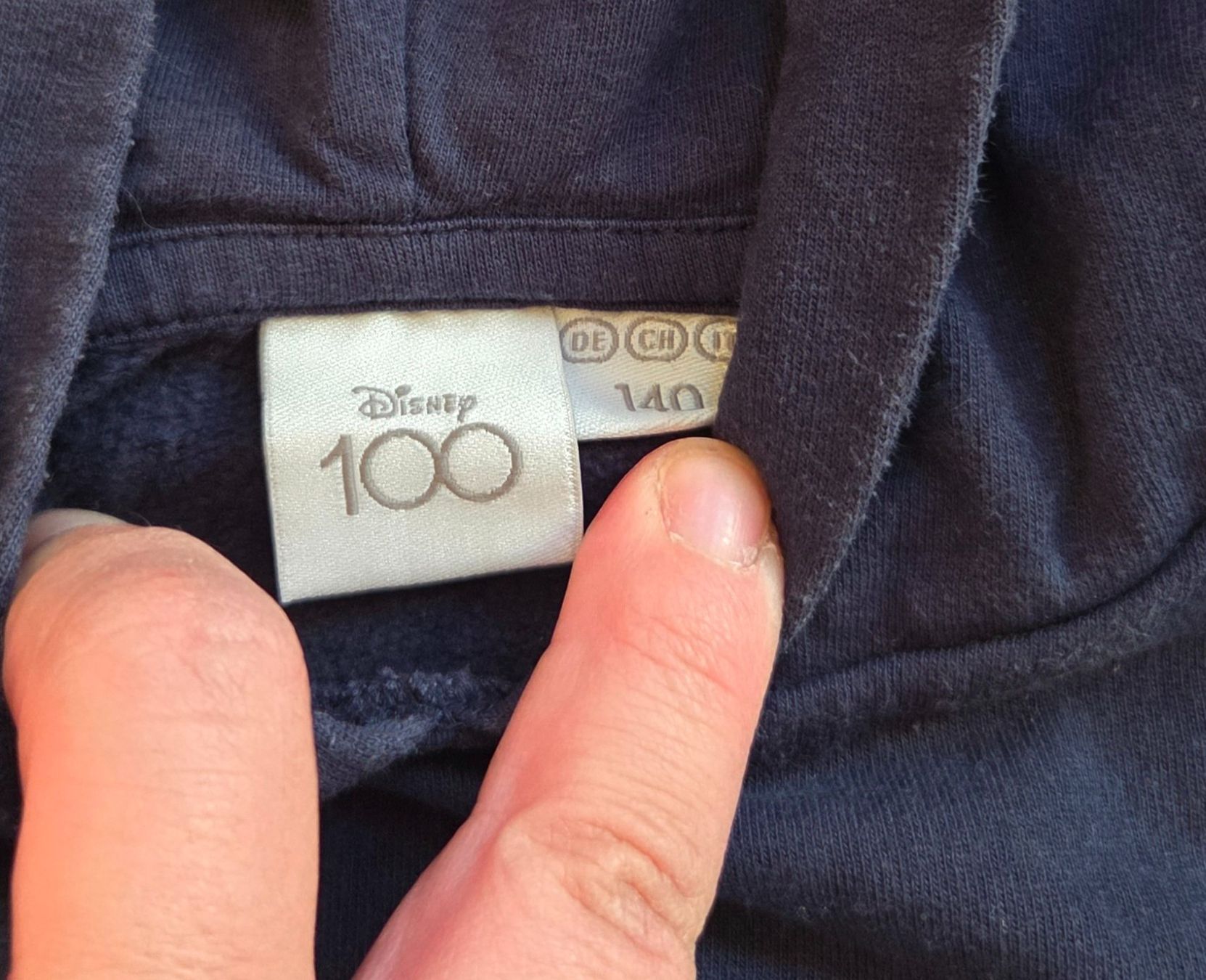 Maglioni & Felpe: Pullover/Kapuzenpullover 100 Jahre Disney, Gr. 140 – Usato da Siblingen venduto da Vany_McDougall 3