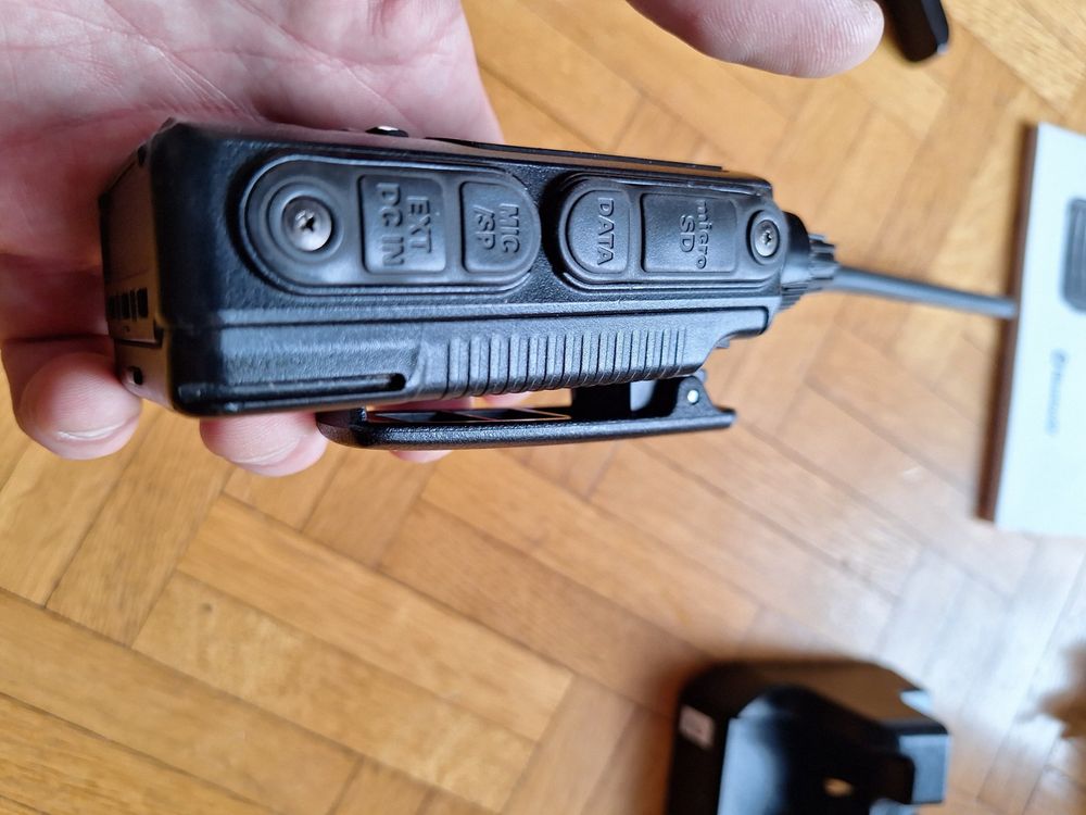 Yaesu FT-3D FM / C4FM Transceiver + Bluetooth Headset BT10 3
