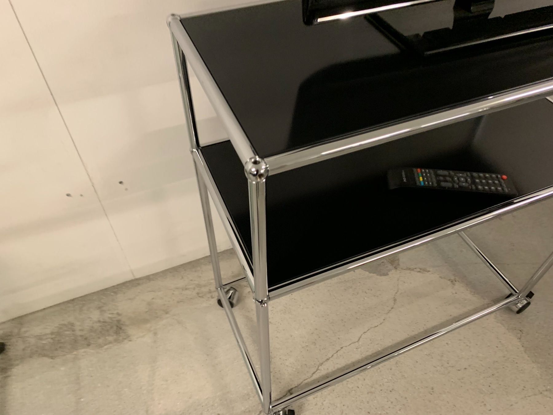 USM Mobili TV: Usm  Lowboard Tv Möbel Lieferung .Gratis – Usato da Thun venduto da Thuno6 3