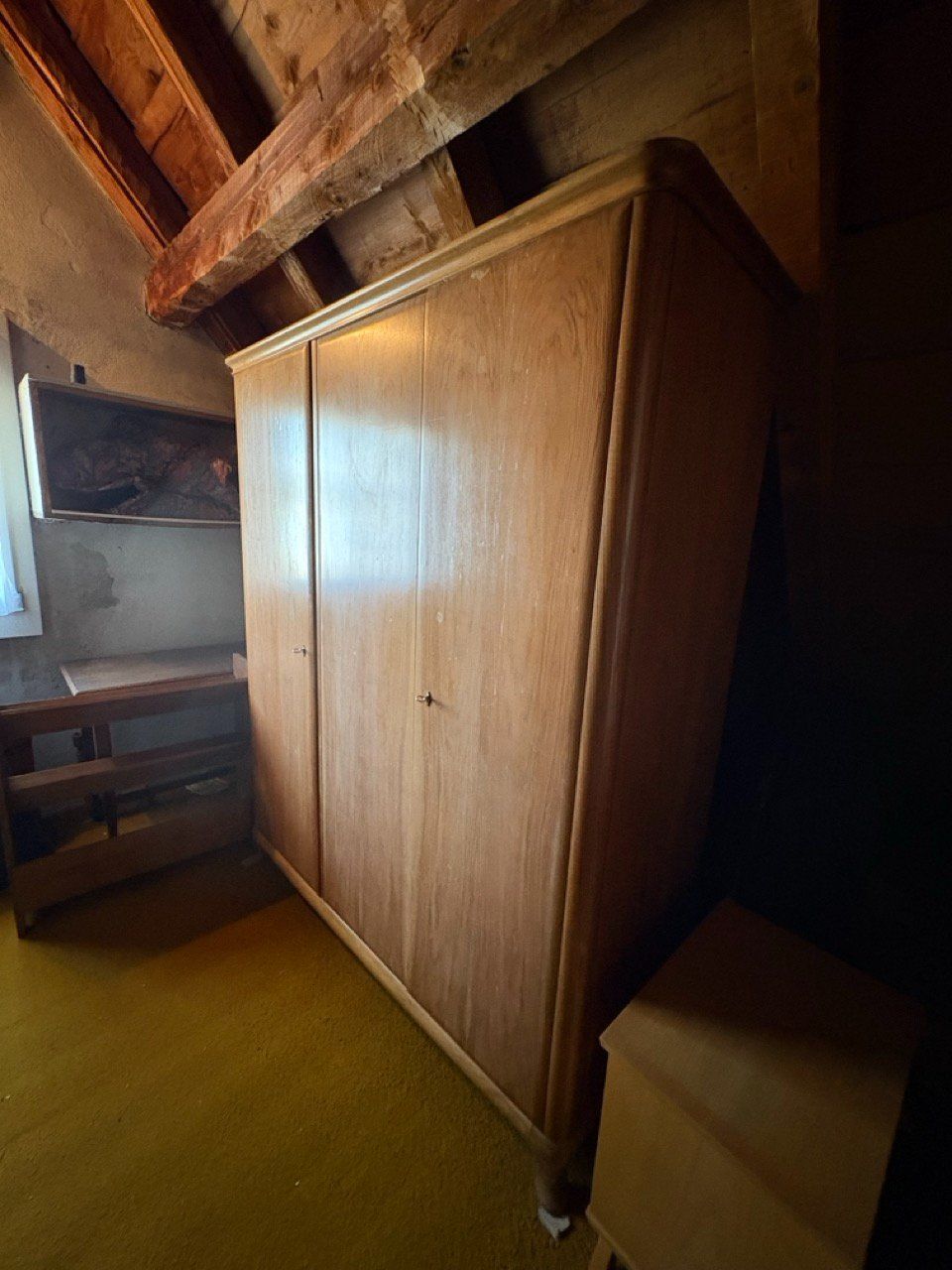 Armoires: Kleiderschrank Holz 3-türig – D'occasion à Ins par ab_80