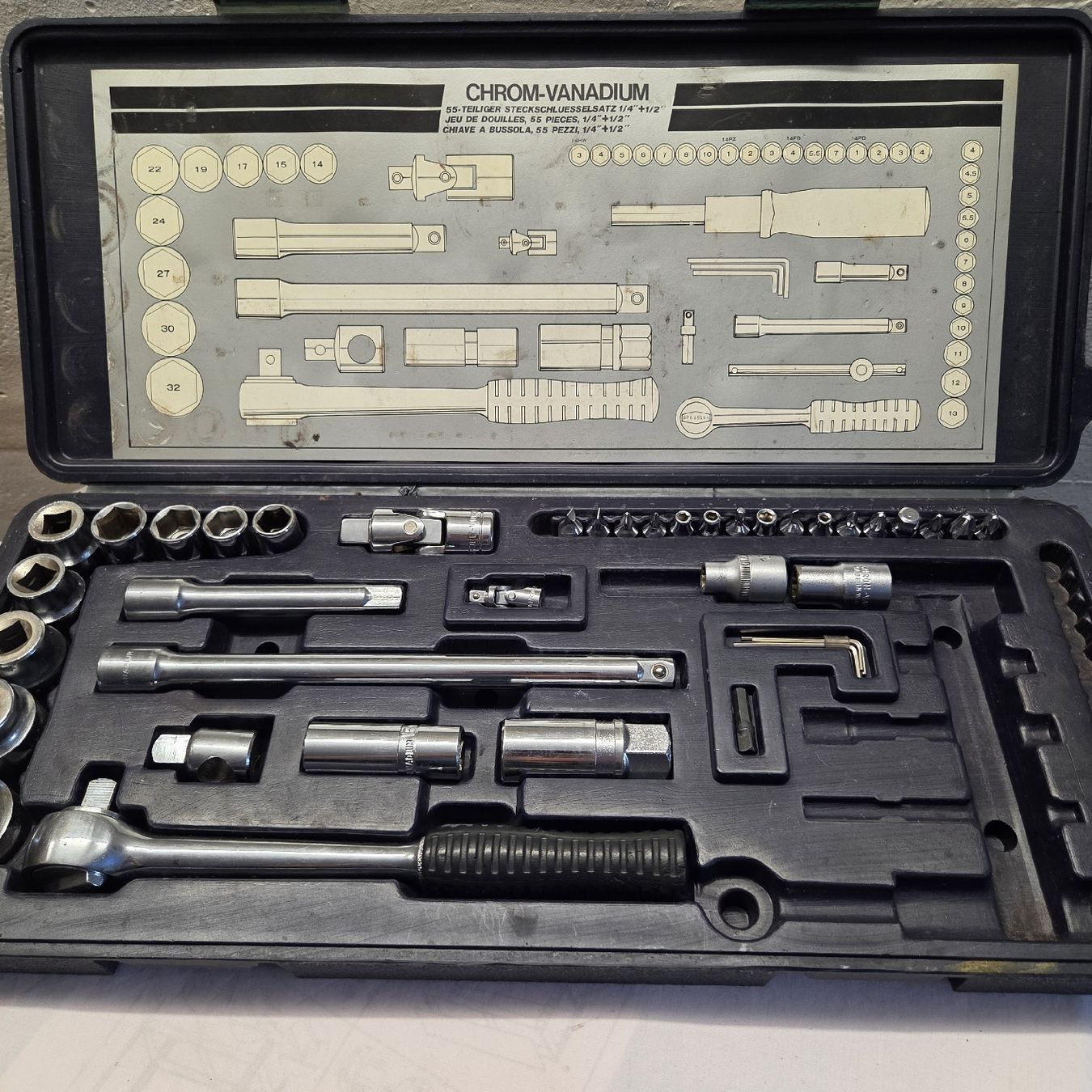 Tous les outils: Chrom Vanadium Steckschlüsselsatz – D'occasion à Stans par Ducati16
