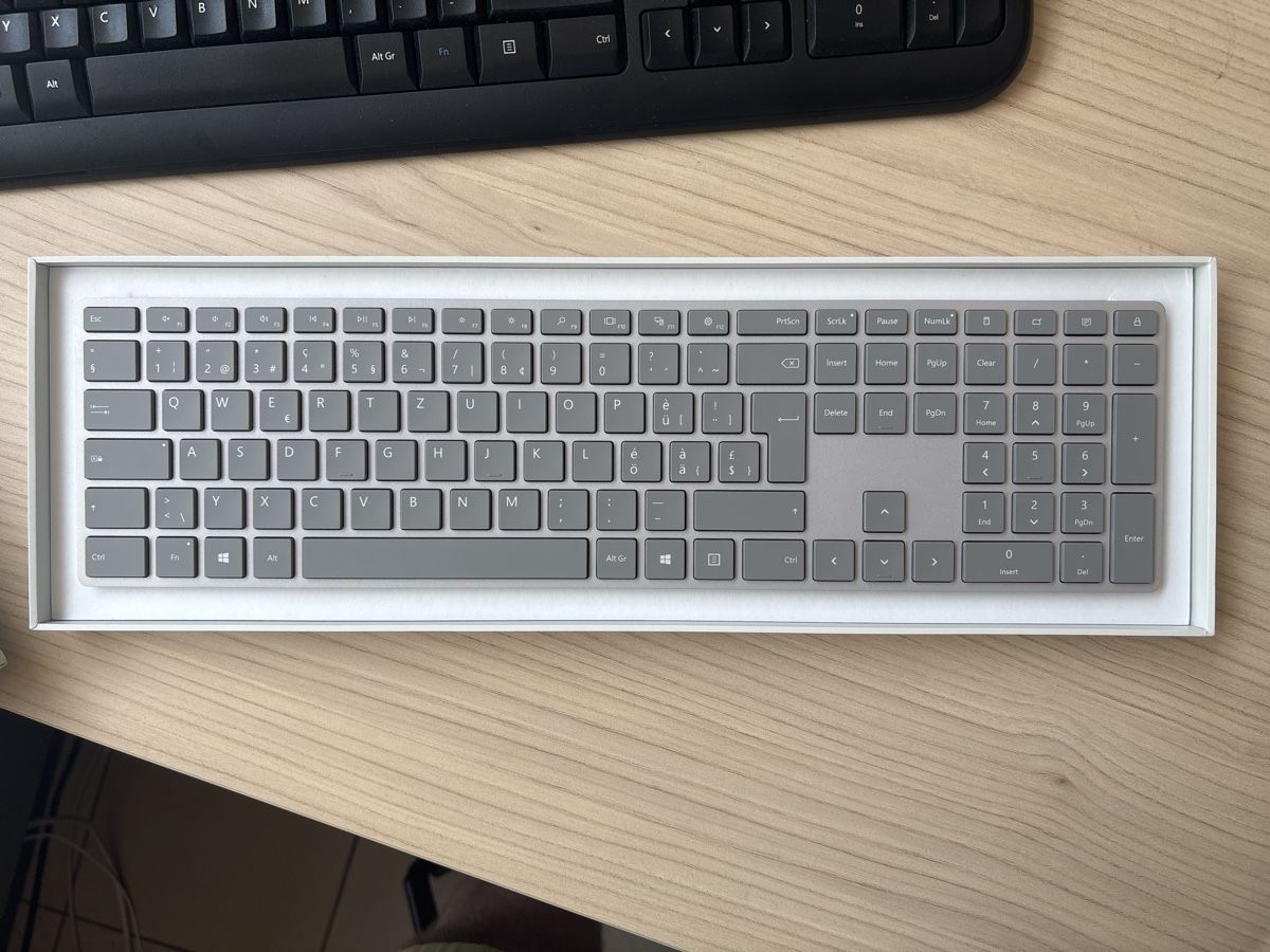 Microsoft Tastaturen: Microsoft Surface Clavier QWERT NEUF – Neu (gemäss Beschreibung) aus Gland von moh_6gtx 1