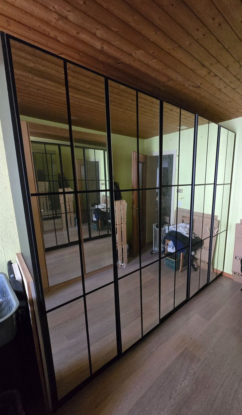 Pfister Armadi: Armoire 5 portes miroirs – Usato da La Neuveville venduto da Diamise
